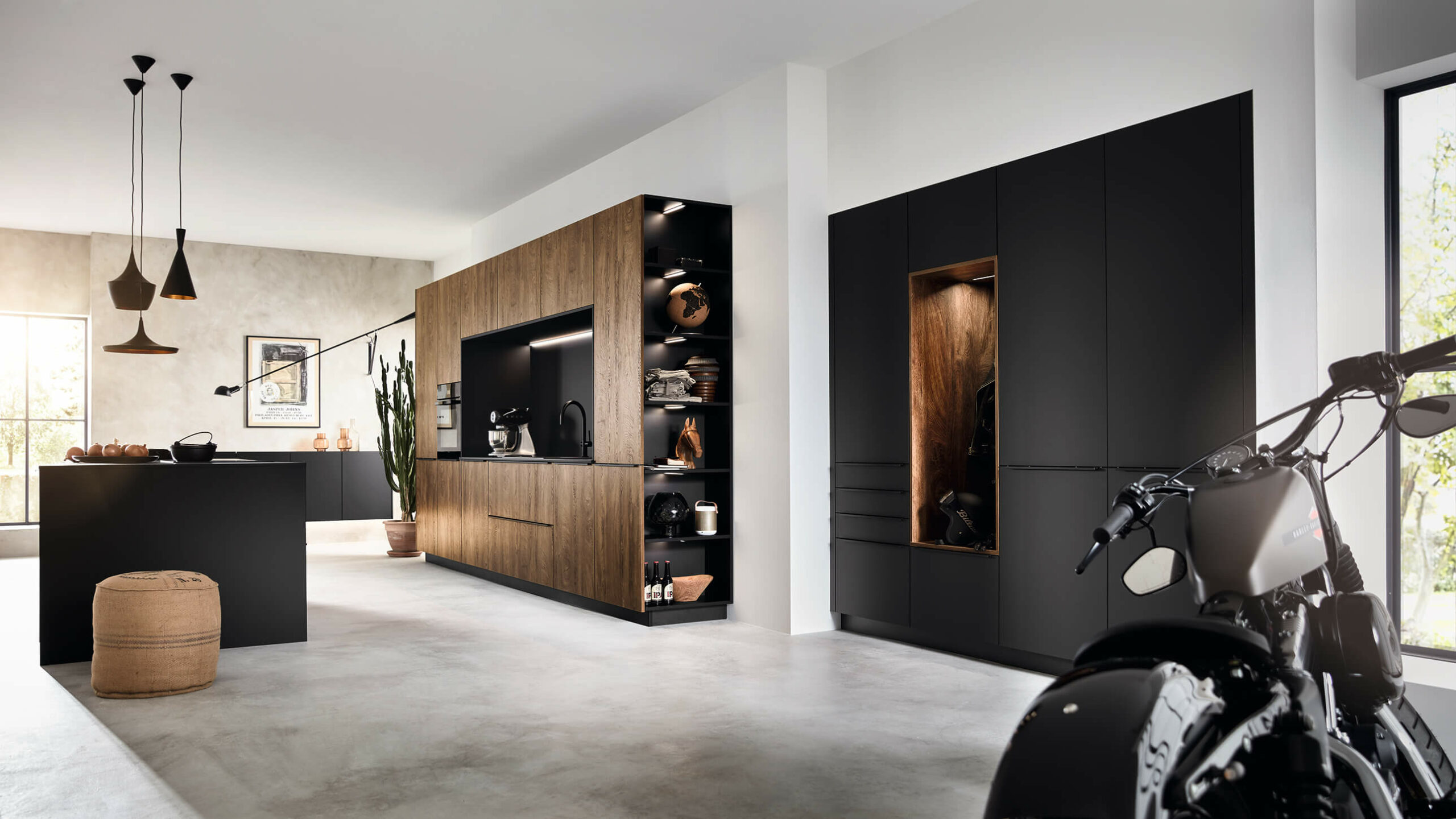 Robuust, modern en ruime opzet, gebruikskeuken i.c.m. met garderobe/entree qua meubilering, snel toegankelijk, praktische gadgets