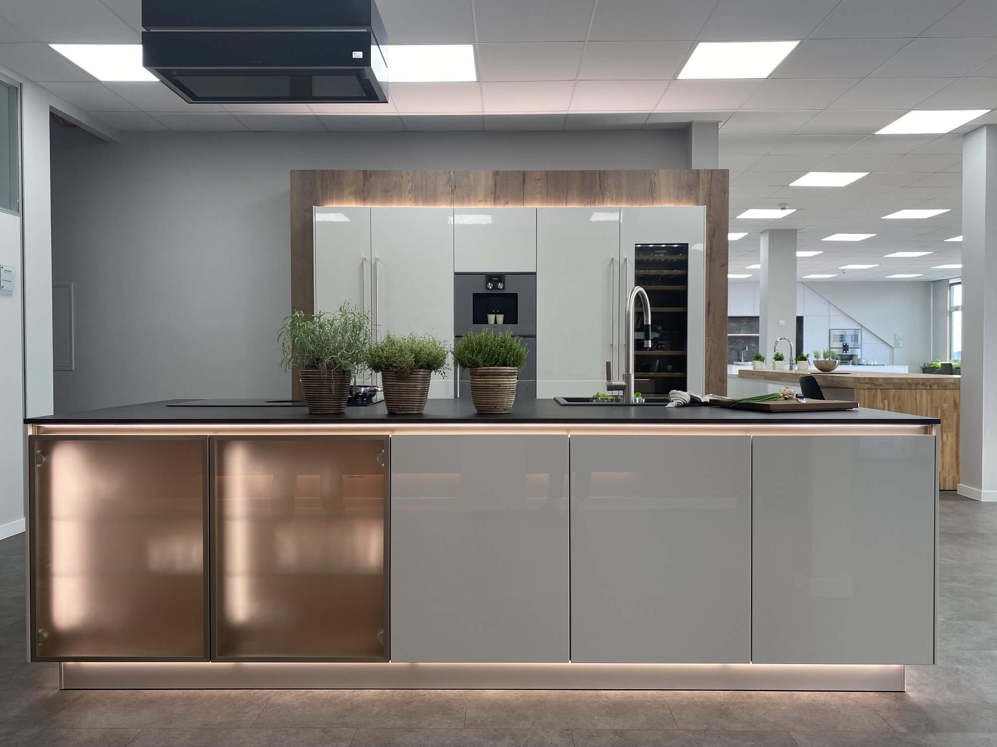 Less = more. Geen hele grote keuken maar wel een complete keuken waar je alles mee kunt. Waar is over nagedacht.